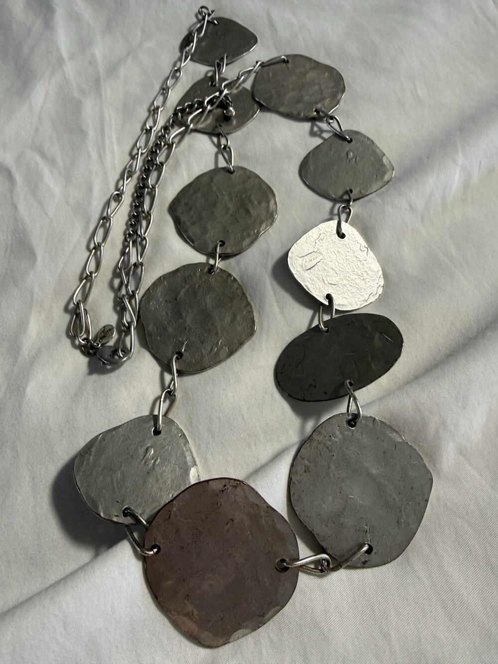 New Chico’s Chunky Silver Chain Belt and open work rings linked Great